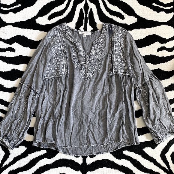 Solitare Boho Mineral Wash Embroidered Bell Sleeve Top Gray Size Medium - Picture 4 of 11